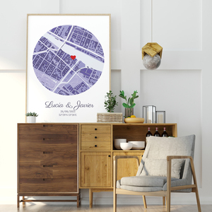 Crea tu mapa de boda único: Personaliza con nombres, fecha y coordenadas.